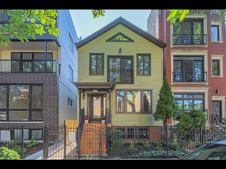 912 N Wood St #1 — Photo 1