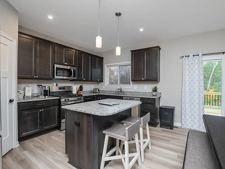 5762 Azra Ct — Photo 7