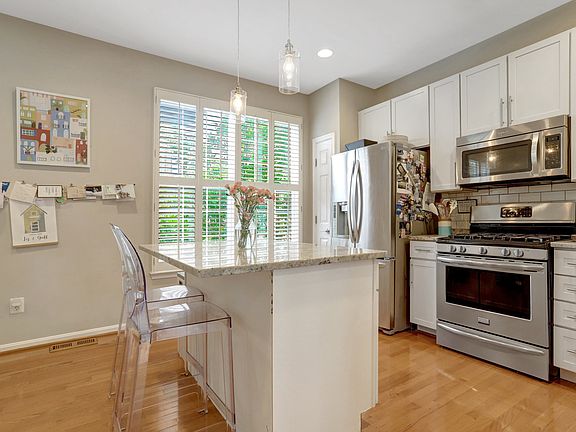 3rd image of 3814 Dominion Mill Dr