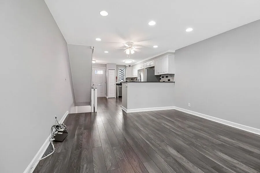 Spacious 3BR Southwest Waterfront Townhome with Assigned Parking | 3D Tour available — Photo 4