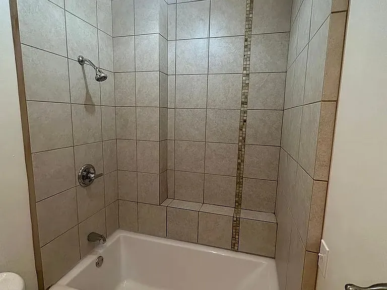 107 N Main St — Photo 5