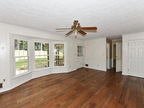 4th image of 2243 Brookfield Dr