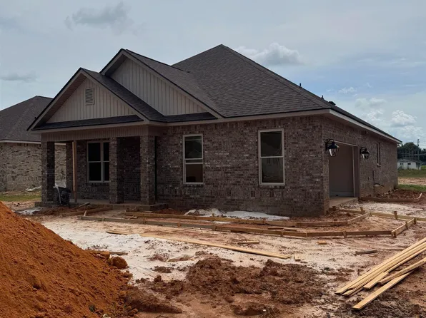 2 Pleasant Oaks Dr, Perry, GA 31069