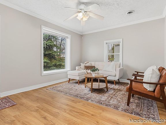 5th image of 2655 Longfellow Ave SW