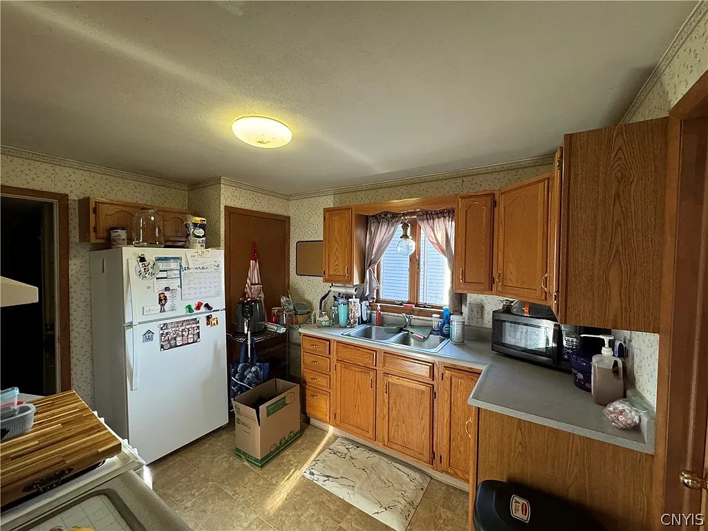 1 bed, 1.0 bath, 1892 sqft, $925 — Photo 2