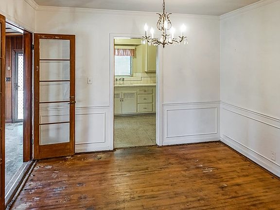 5th image of 1831 N Niagara St