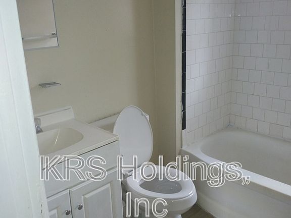 3rd image of 712 E 19th St