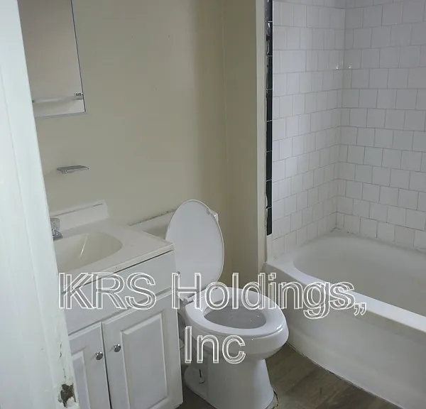 1801 Chicago Ave — Photo 3
