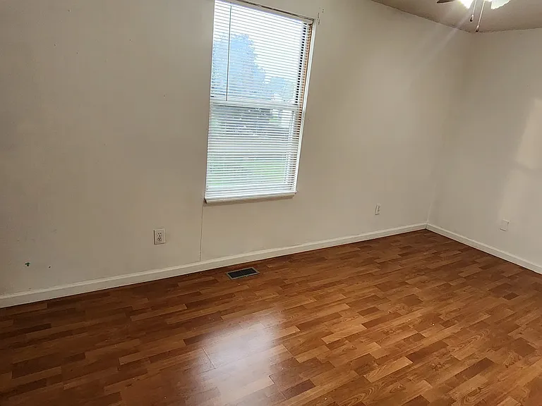 5052 Crockett Dr — Photo 10