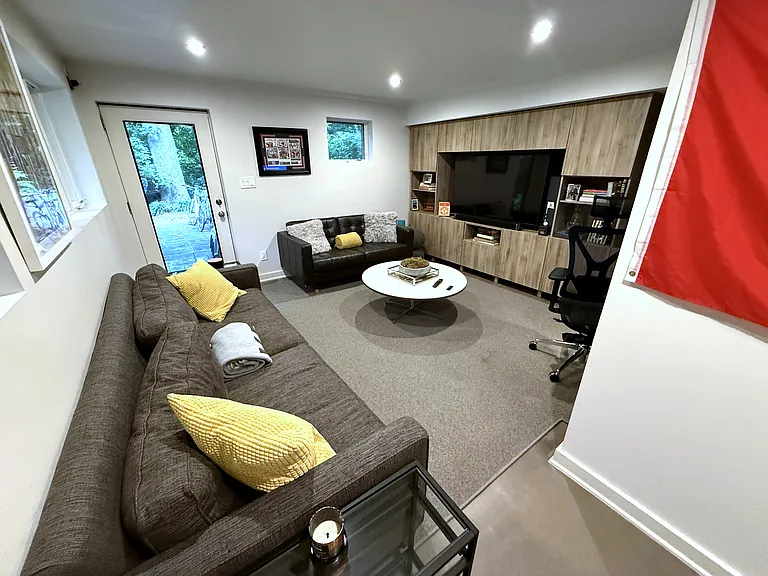 337 Chelsea Cir — Photo 24