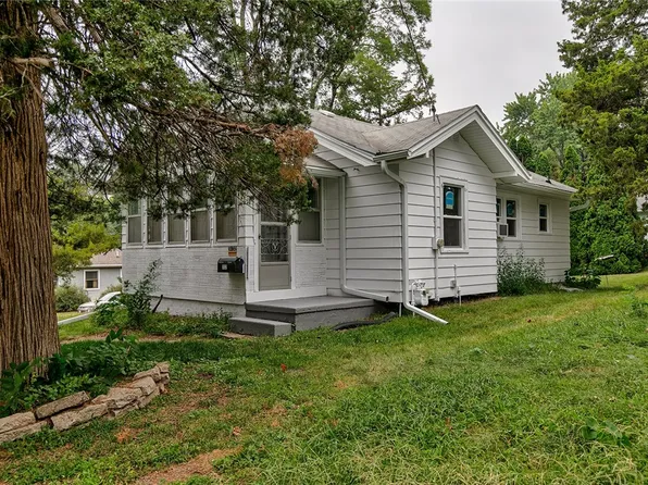 3132 E Washington Ave, Des Moines, IA 50317