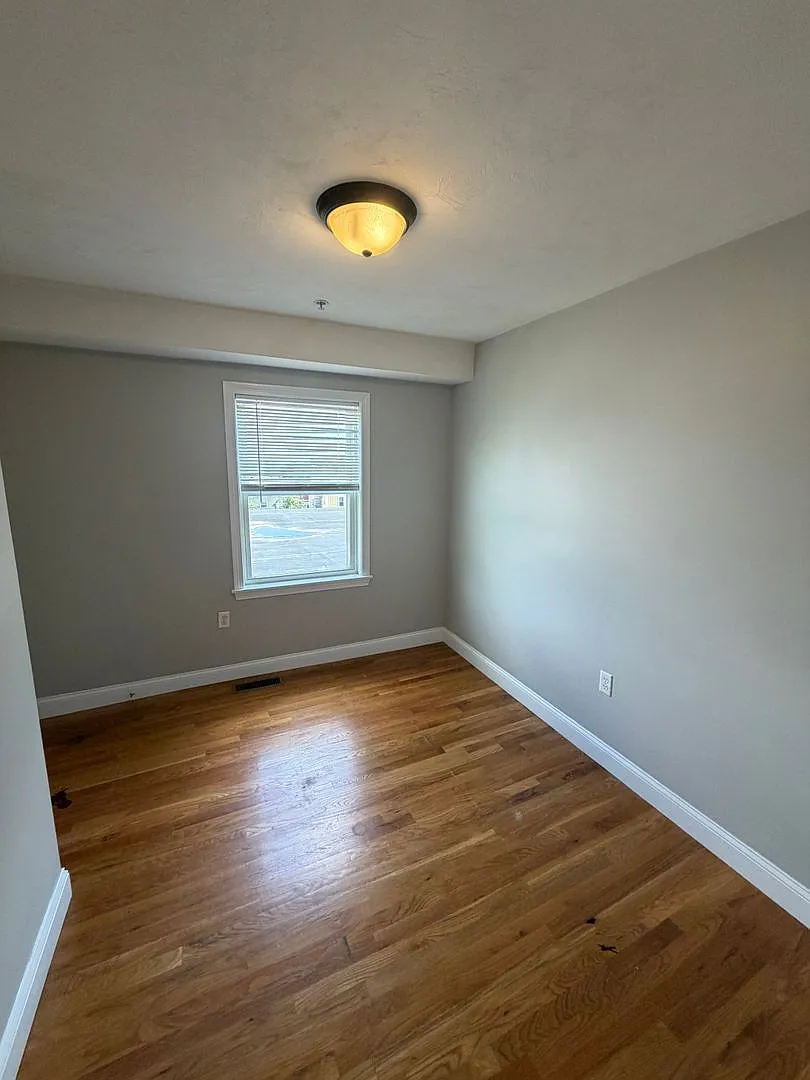 462 Fletcher Street Lowell, MA 01854 — Photo 3
