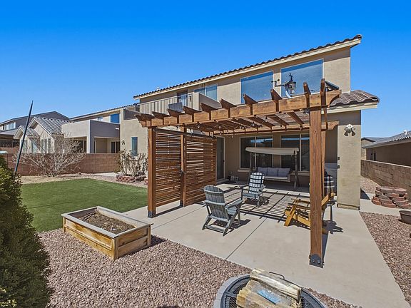5th image of 3118 Tess Ct NE