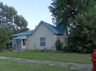 317 W 3rd St, Burden, KS 67019
