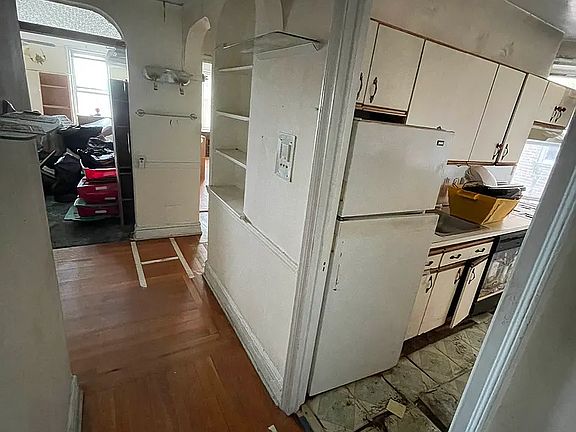 4th image of 1410 Avenue S