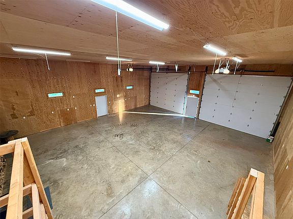 5th image of 421 Cherry Creek Rd