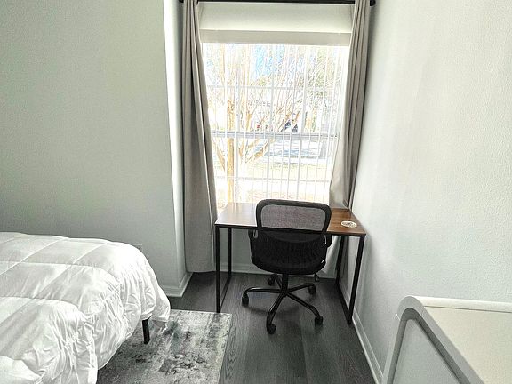 4th image of 1548 Tiverton Blvd #3