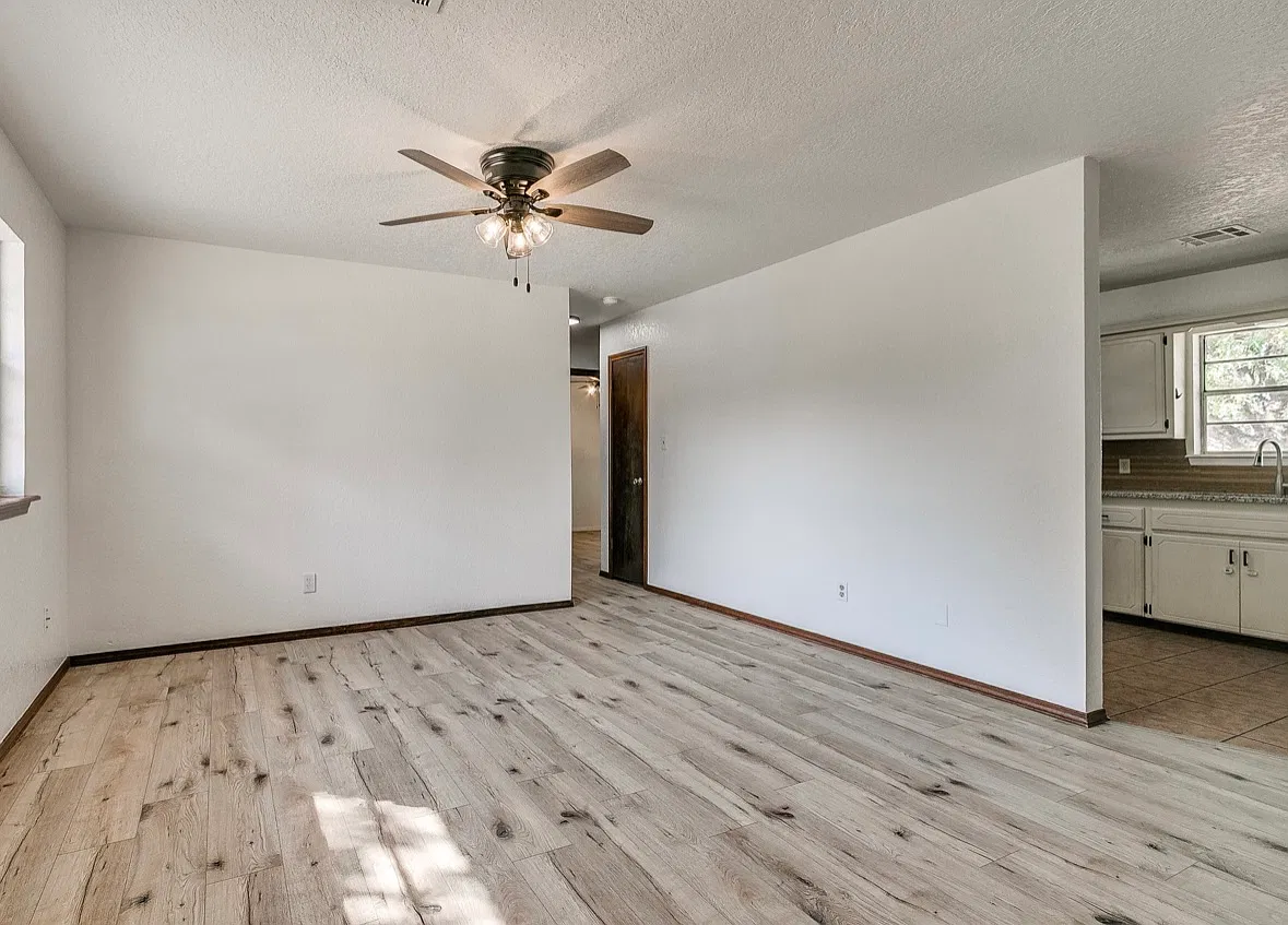 2 bed, 857 sqft, $1,175 — Photo 3