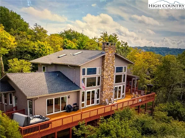 200 Summit Lodge Rd + Guest Chalet, Beech Mountain, NC 28604