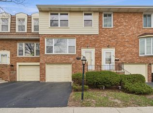 8820 Plainfield Rd, Brookfield, IL 60513