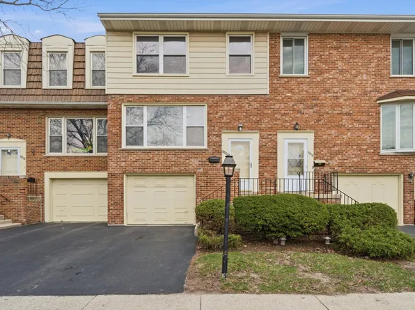 8820 Plainfield Rd, Brookfield, IL 60513