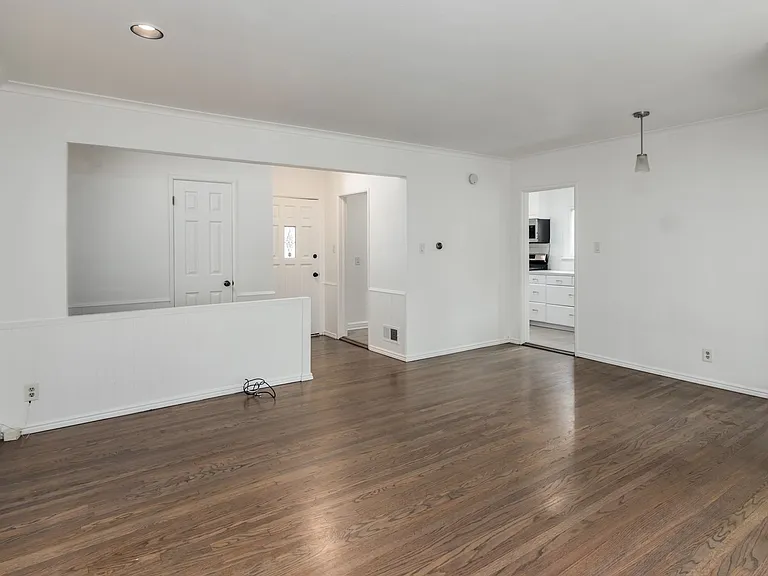 8129 Darby Ave — Photo 14