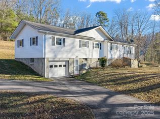 35 Smith Ridge Dr, Asheville, NC 28803