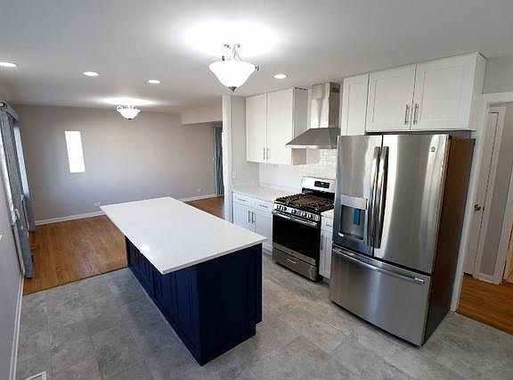 3rd image of 1332 N Highland Ave