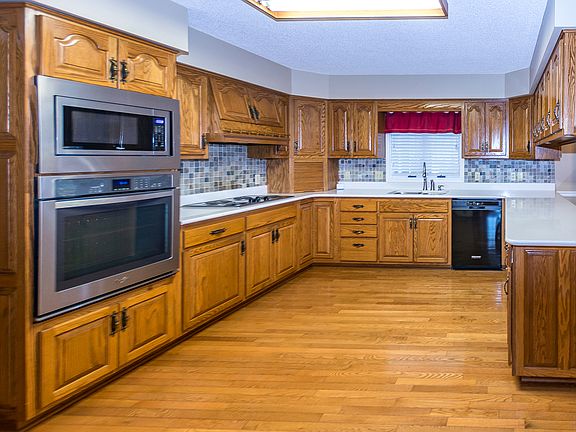4th image of 248 Moody Ln