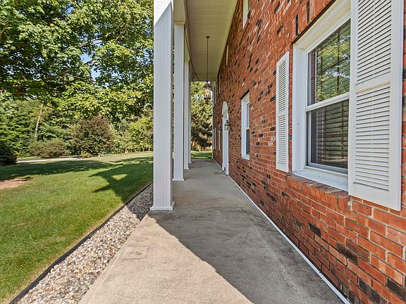 5th image of 3411 Walton Way