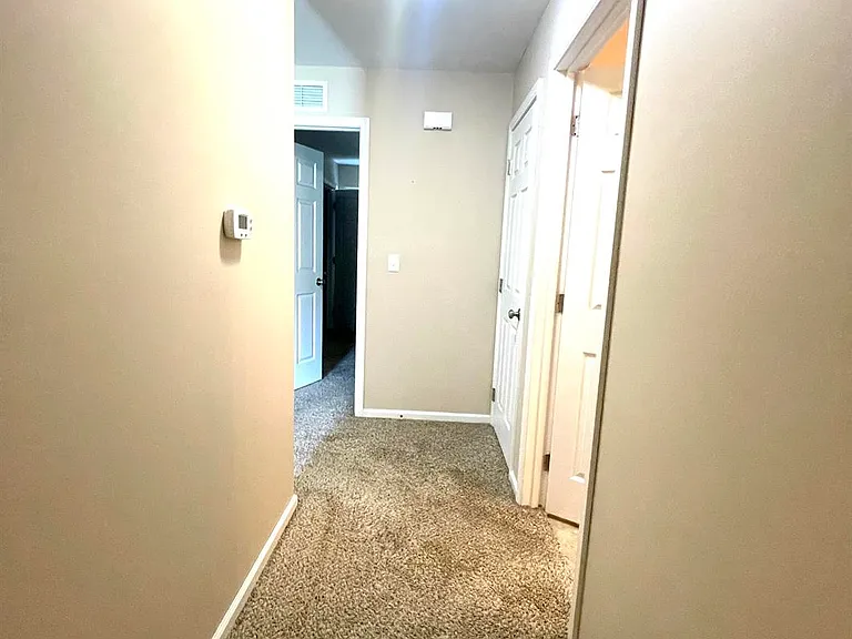 1004 N Radcliffe St #B — Photo 3