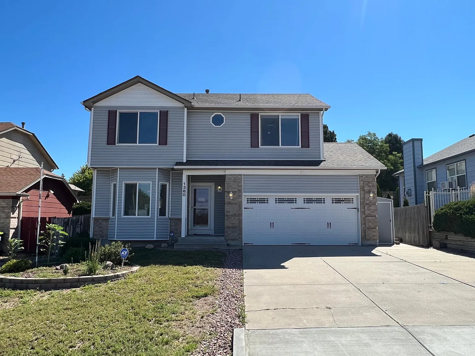 4 bed, 1954 sqft, $2,350 — Photo 2