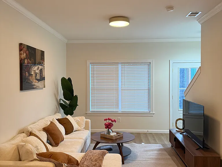 719 E Caldwell St #2 — Photo 16