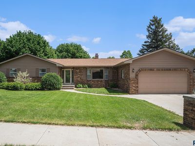 836 N Maplewood Dr, Madison, SD, 57042
