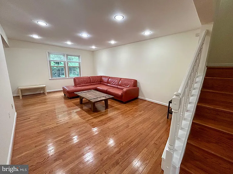 5916 Dorchester Way — Photo 7