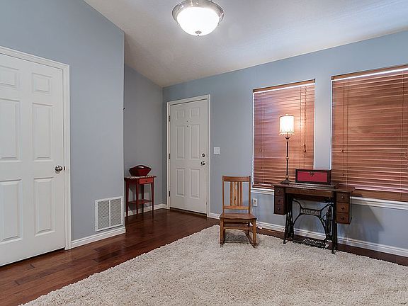 2nd image of 10509 N Doral Dr