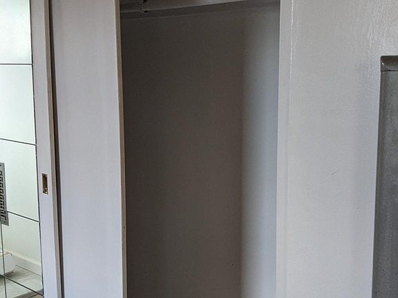 5th image of 2604 W Clark Ave #A