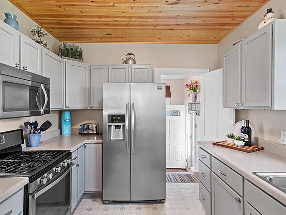 3rd image of 1716 MC CULLOCH STREET