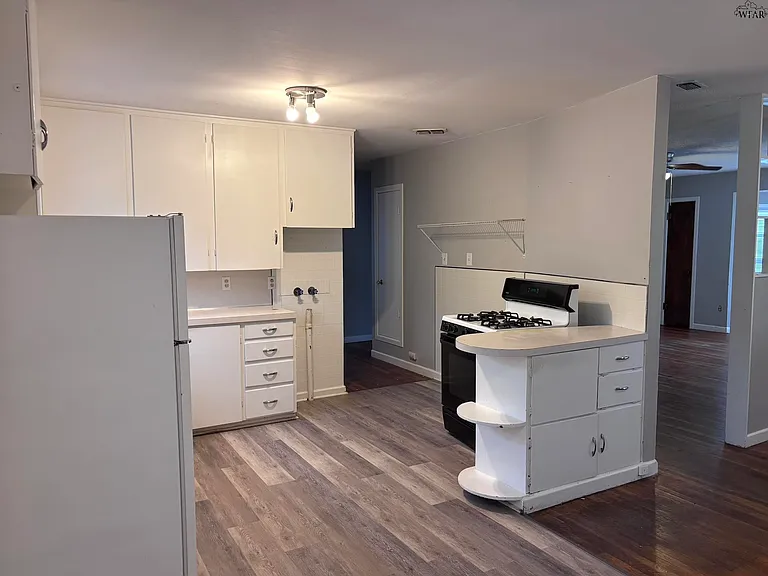 3214 Cheryl St — Photo 2