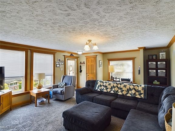 5th image of 302 Park St