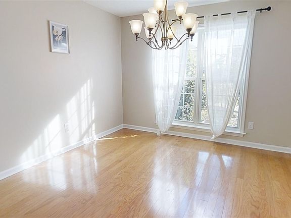 5th image of 103 Lexington Place Way