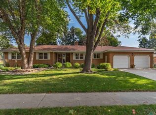 2604 W Costello Rd, Sioux Falls, SD 57105