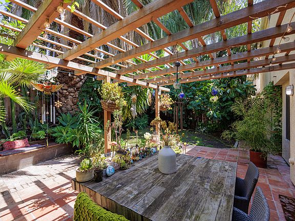 2nd image of 33 Santa Monica St