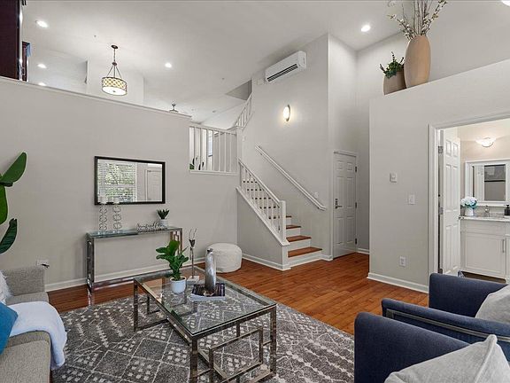 5th image of 368 Meridian Ave