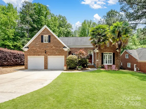 8128 Sealey Ct, Charlotte, NC 28277