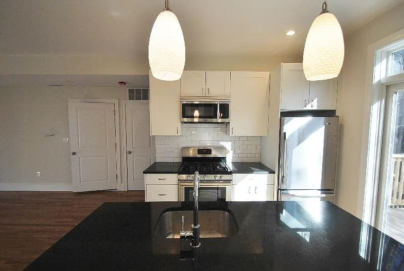 Building Photo - 145 Marcella St #2