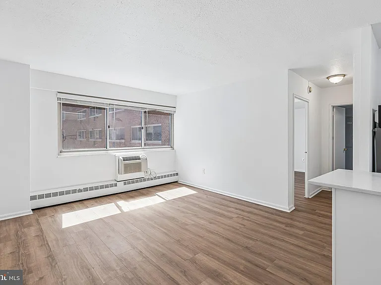 2101 Chestnut St #1121 — Photo 2
