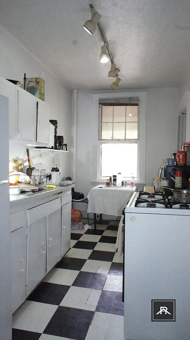 Building Photo - 26 Sidlaw Rd #9