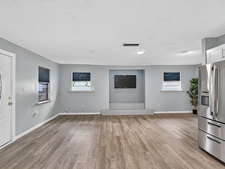 6220 W Thorpe St — Photo 8