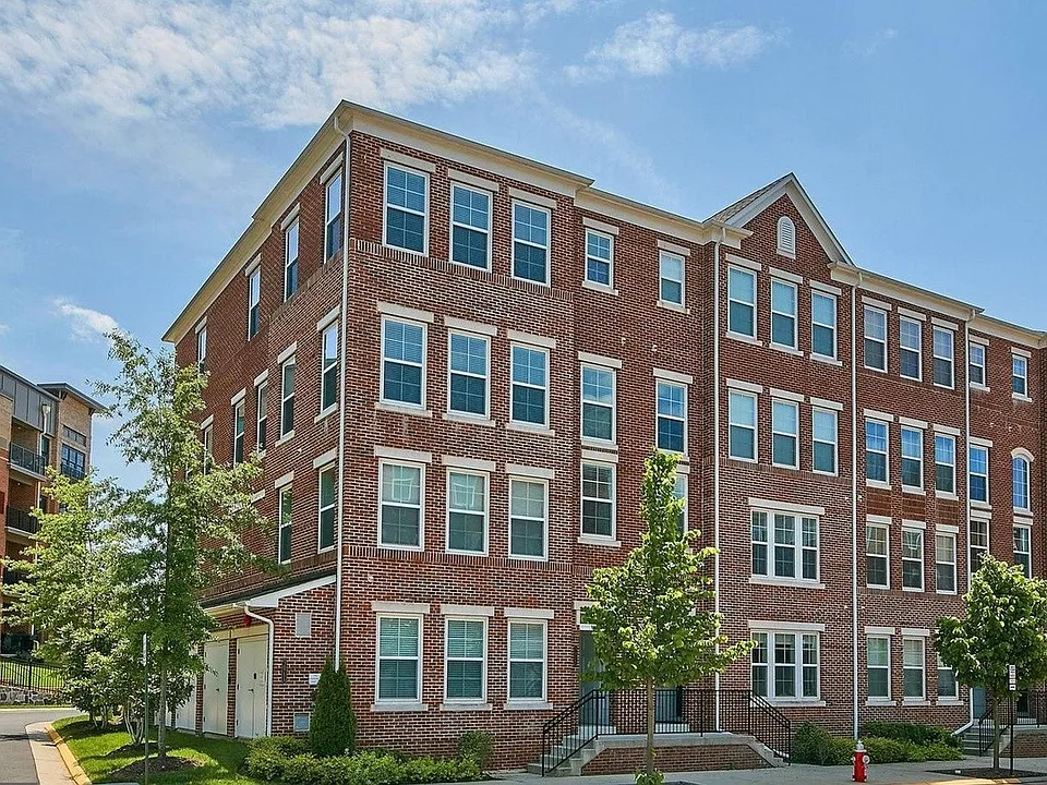 3073 Rittenhouse Cir #60